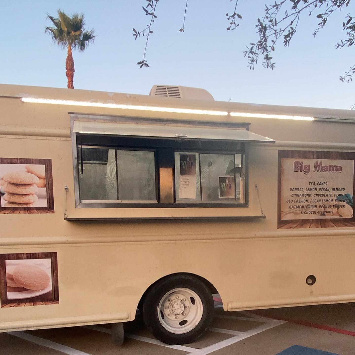 Apartments in Northwest Houston North A food truck stationed in a parking lot near apartments for rent in Northwest Houston North.