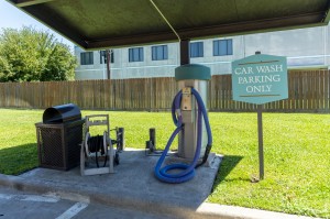Apartments for Rent in Northwest Houston, TX - Covered Car Washing Area (2)