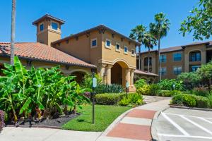 Apartments for rent in Northwest Houston, TX - Exterior Leasing Center and Clubhouse Building