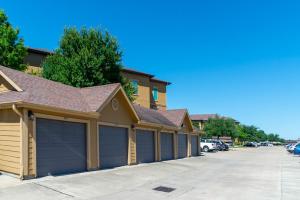 Apartments for Rent in Northwest Houston, TX - Apartment Garages